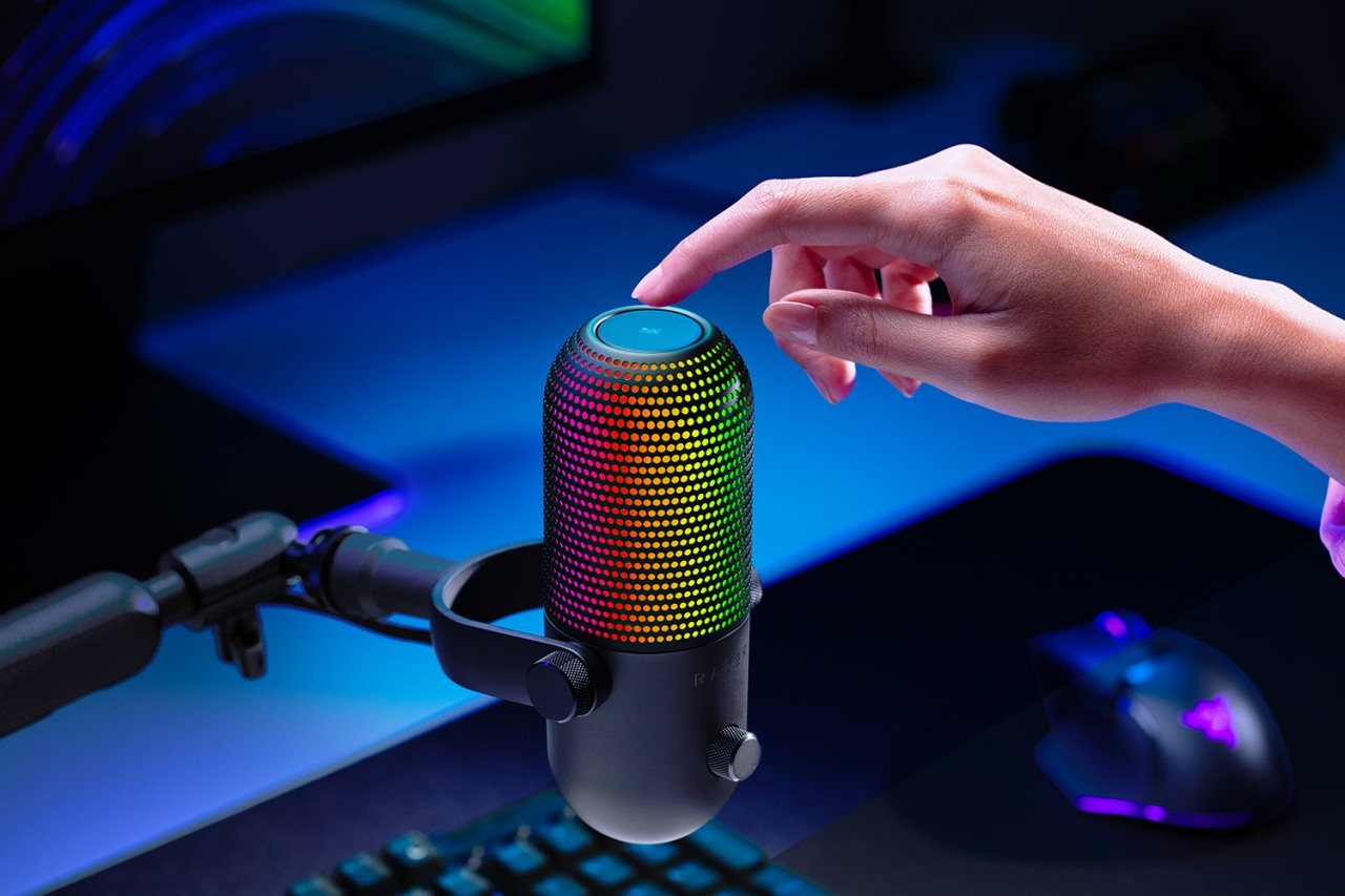 Razer Seiren V3 Chroma - RGB USB Microphone with Tap-to-Mute - FRML Packaging